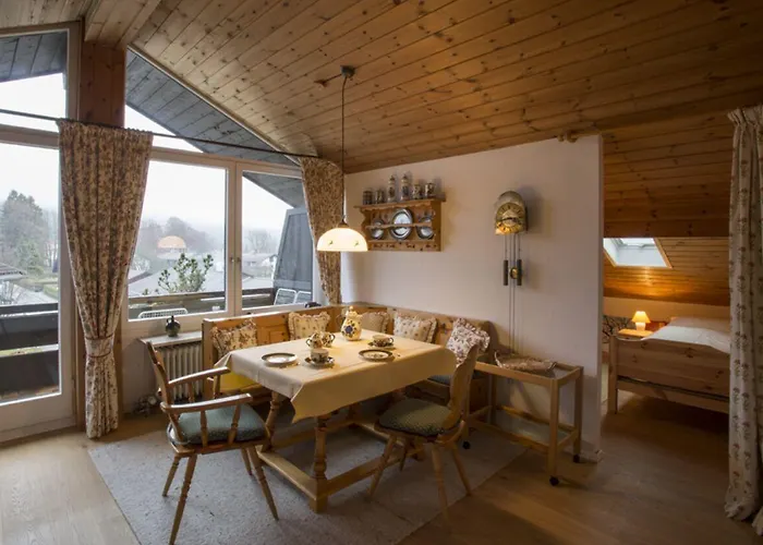 Lindenschloesschen & Schlossgarten Appartement Garmisch-Partenkirchen