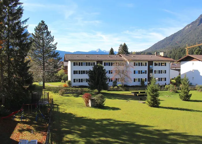 Lindenschloesschen & Schlossgarten Appartement Garmisch-Partenkirchen