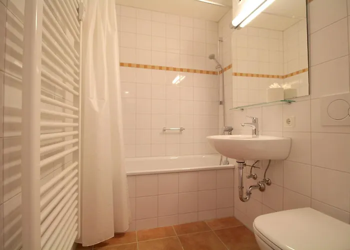 Appartement Lindenschloesschen & Schlossgarten Garmisch-Partenkirchen
